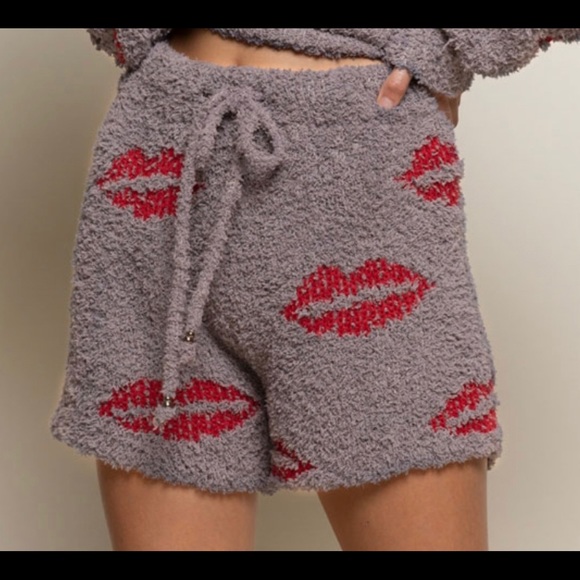 POL Kiss Me Lips Berber shorts - Picture 3 of 3